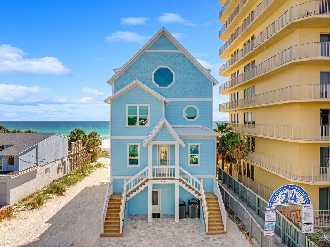 Exterior, Facade, Water, Queen Anne Victorian