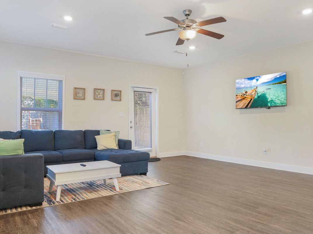 Interior, Living room, Recessed Lighting, Wood Texture Flooring