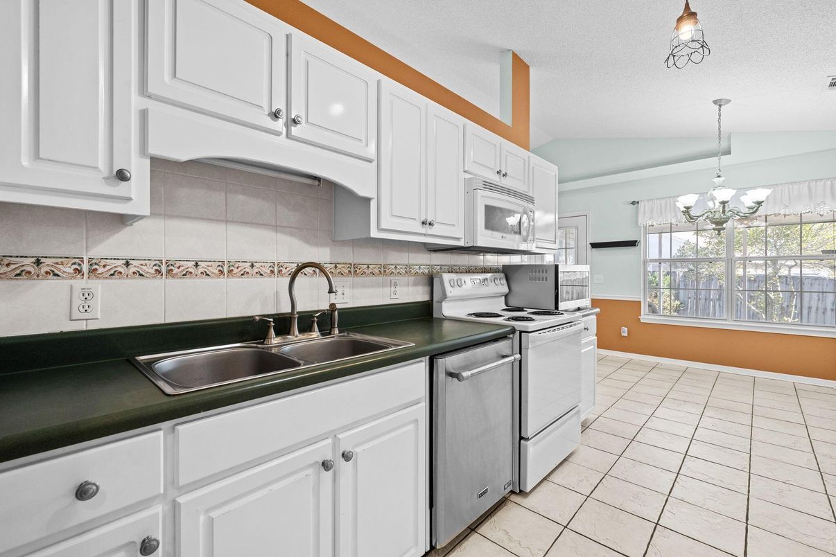 Chandelier, Interior, Kitchen