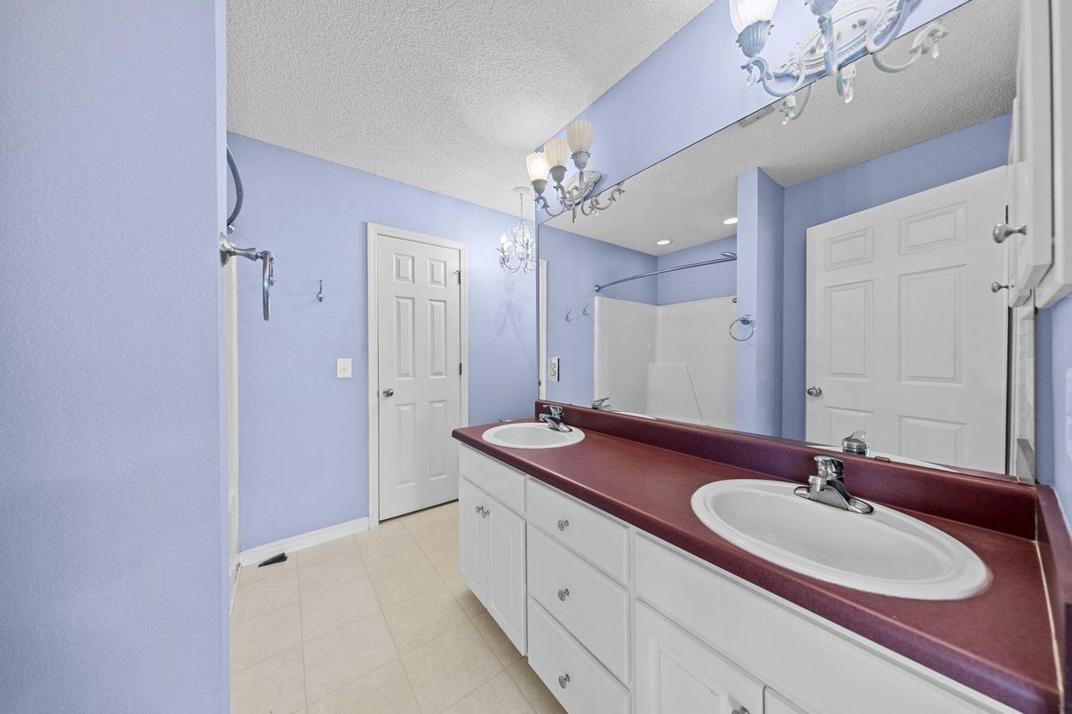 Bathroom, Dual Sink Vanities, Interior, Recessed Lighting