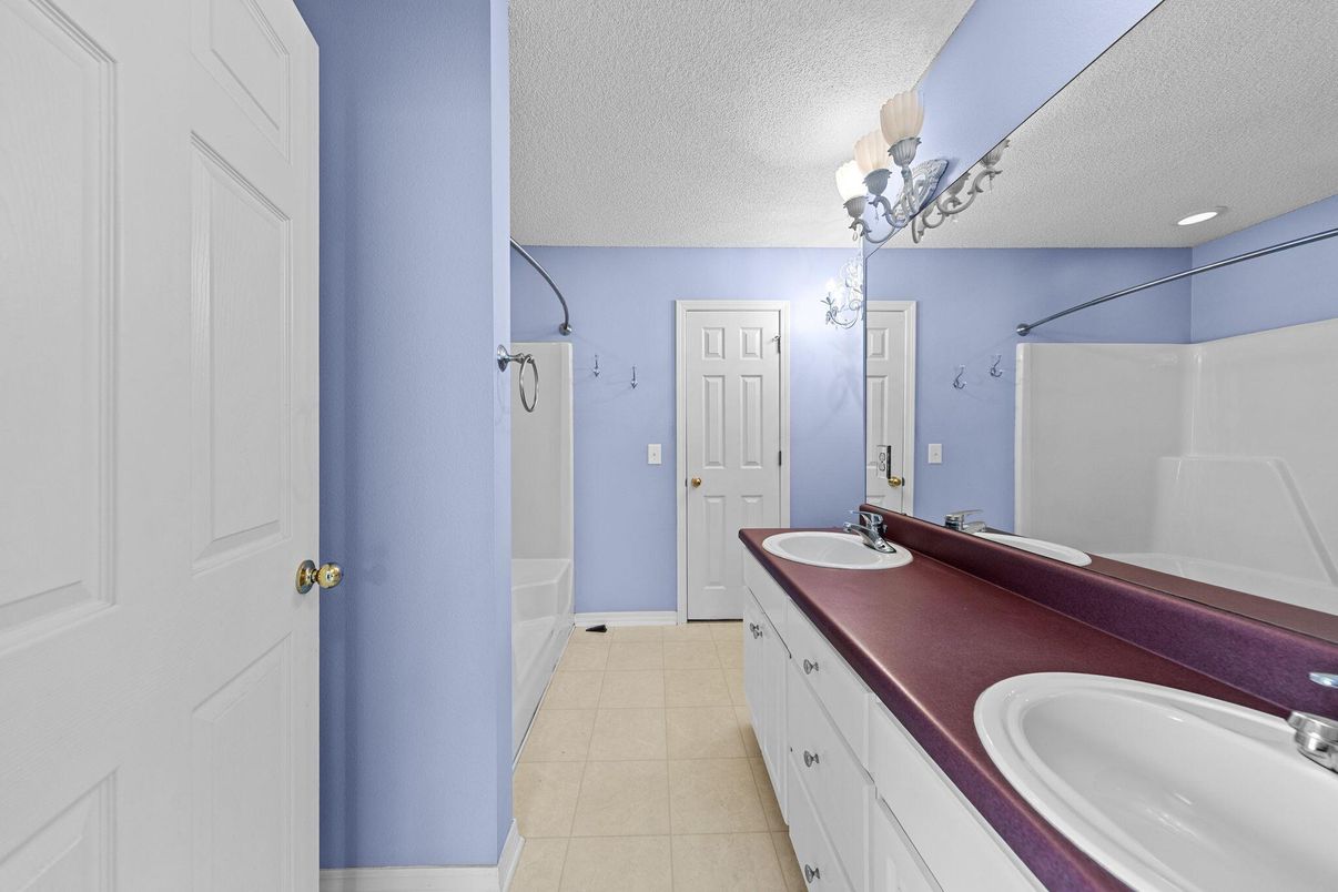 Bathroom, Dual Sink Vanities, Interior, Recessed Lighting