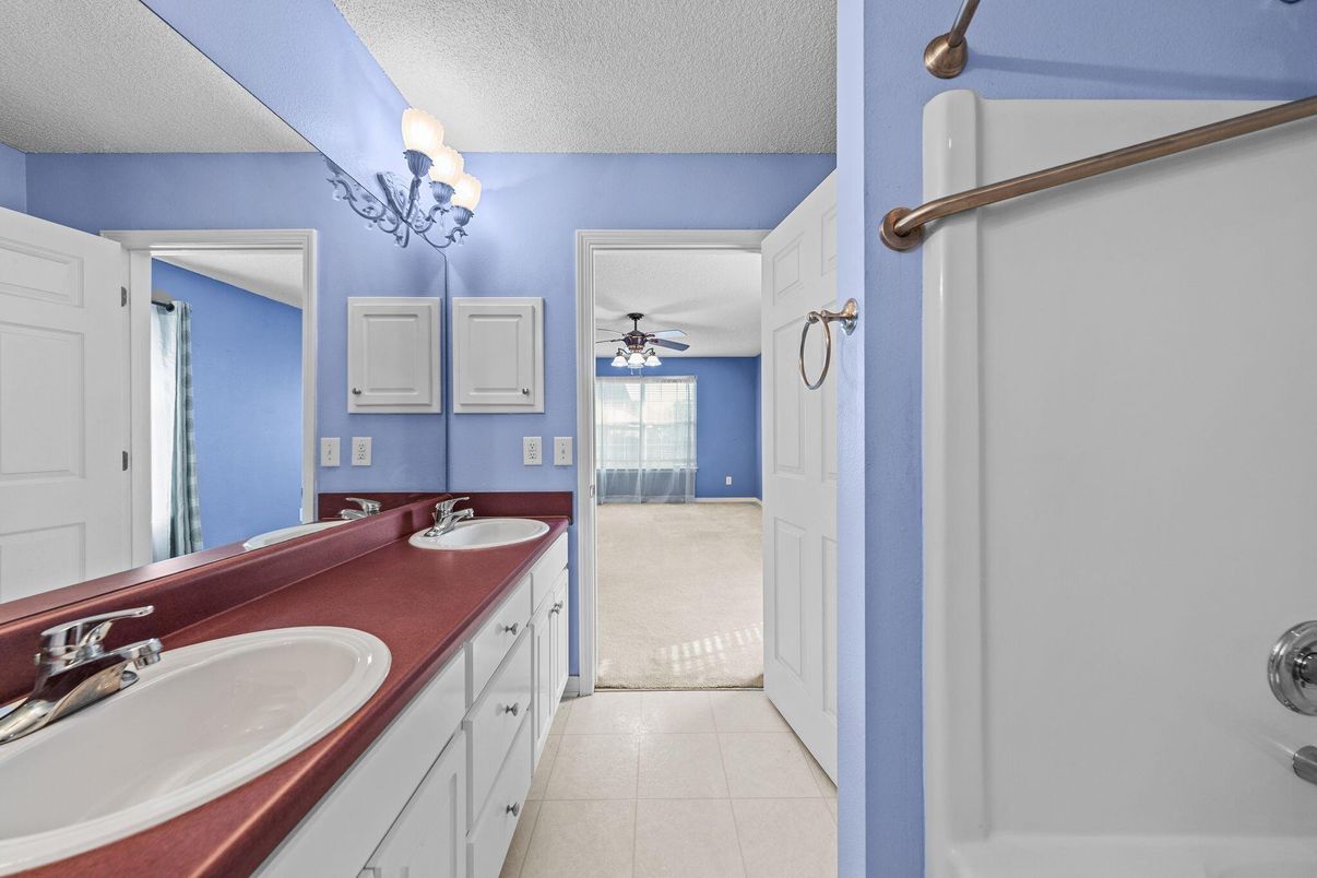 Bathroom, Dual Sink Vanities, Interior