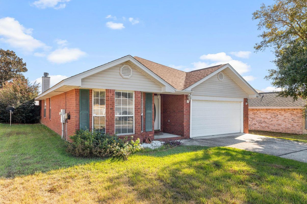 Attached, Exterior, Facade, Brick Facade, Ranch