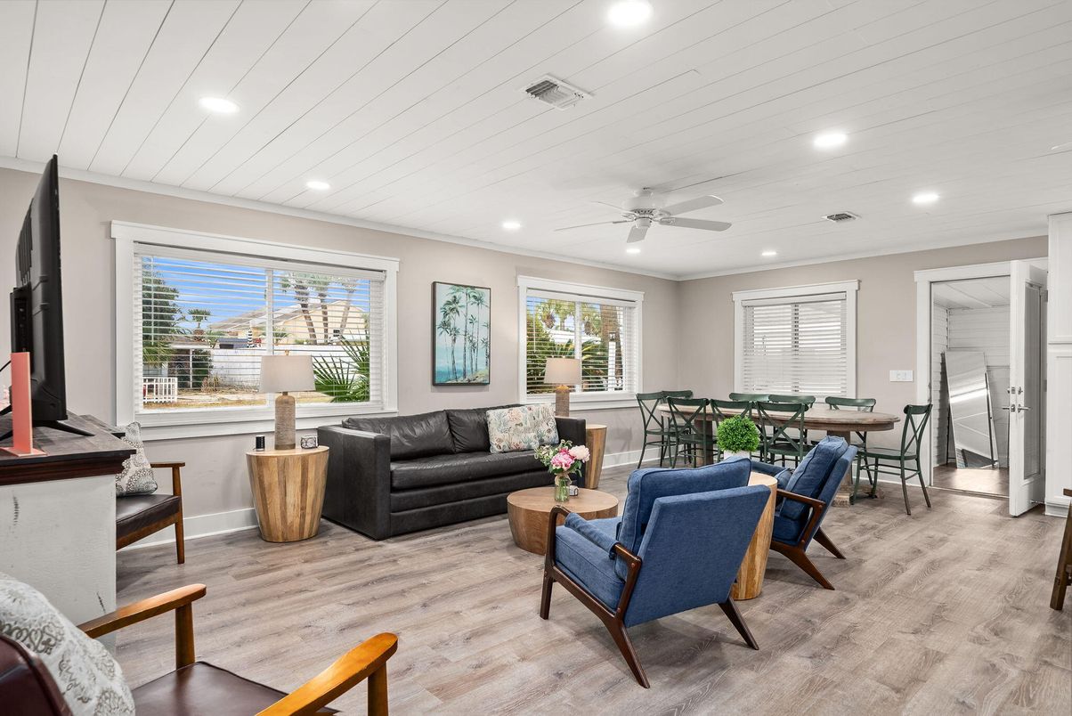 Dining room, Interior, Living room, Recessed Lighting, Wood Texture Flooring
