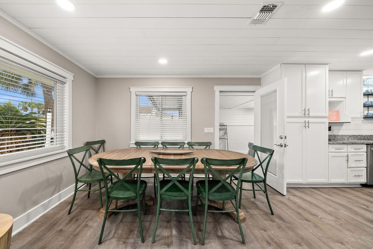 Dining room, Interior, Kitchen, Recessed Lighting, Wood Texture Flooring