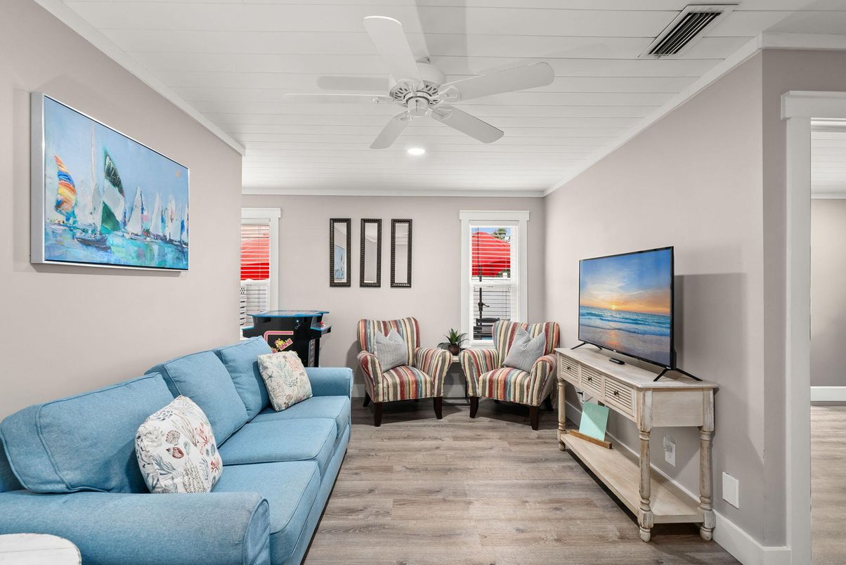 Interior, Living room, Recessed Lighting, Wood Texture Flooring