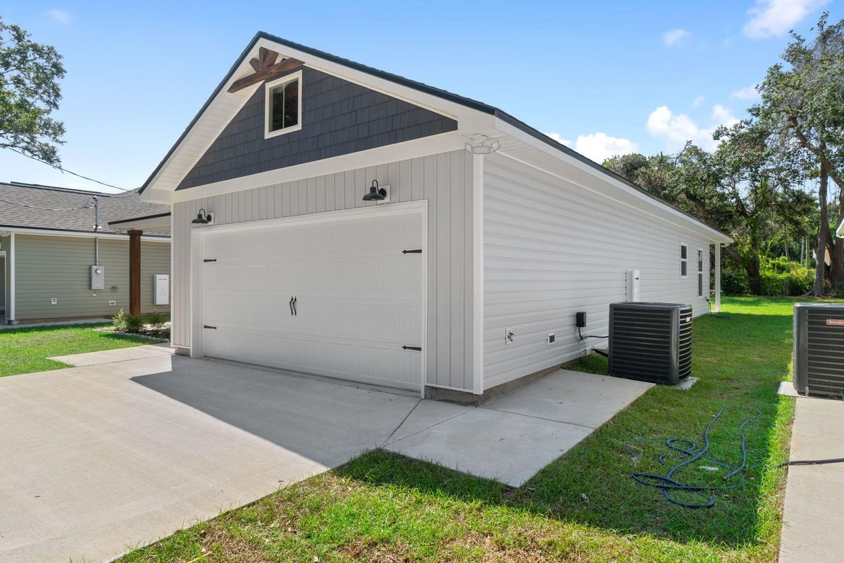 Detached Garage, Exterior