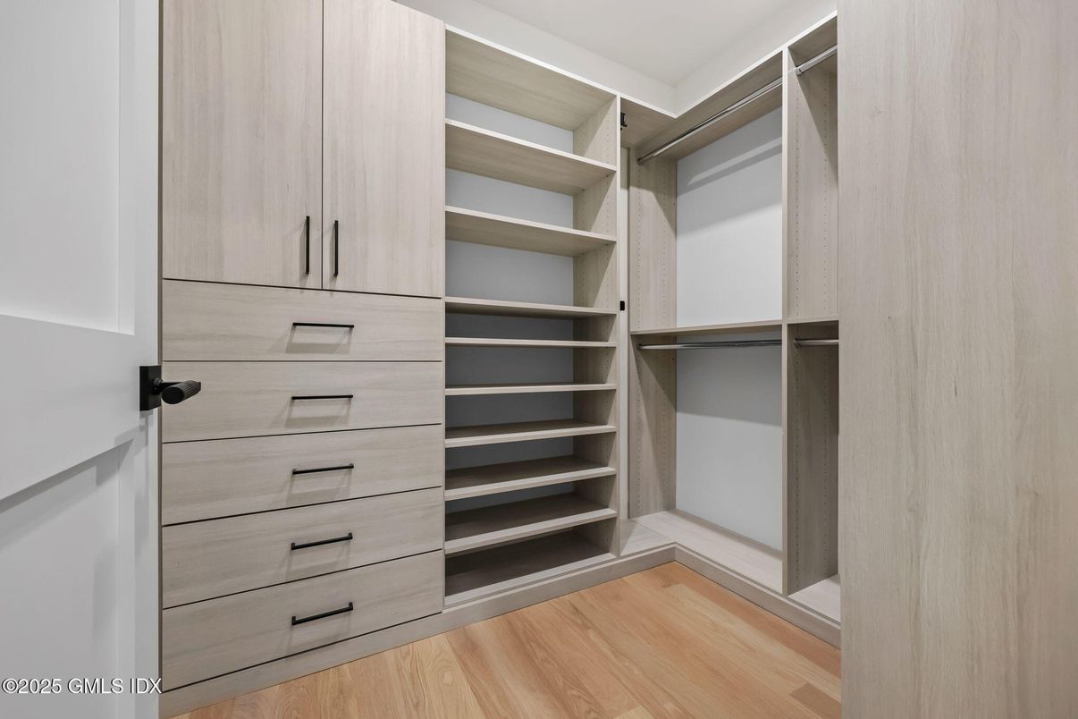 Interior, Walk-in Closets, Wood Texture Flooring