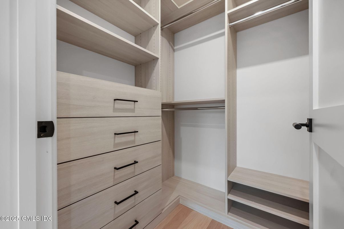 Interior, Walk-in Closets, Wood Texture Flooring