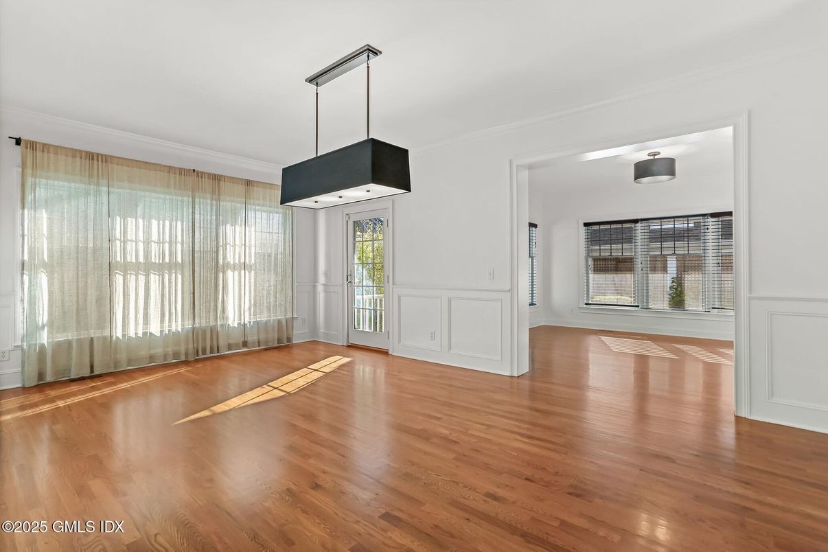 Empty room, Interior, Pendant Lights, Wood Texture Flooring