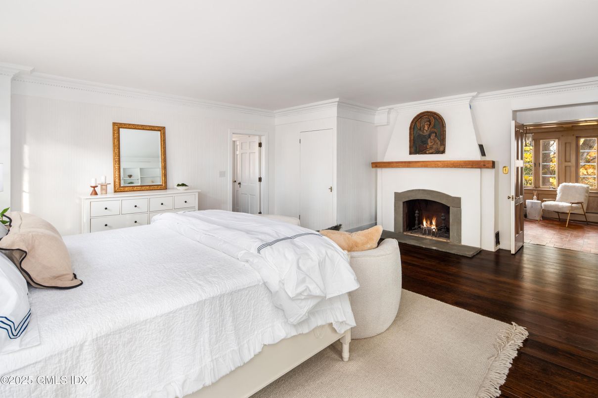 Bedroom, Fireplace, Interior, Wood Texture Flooring