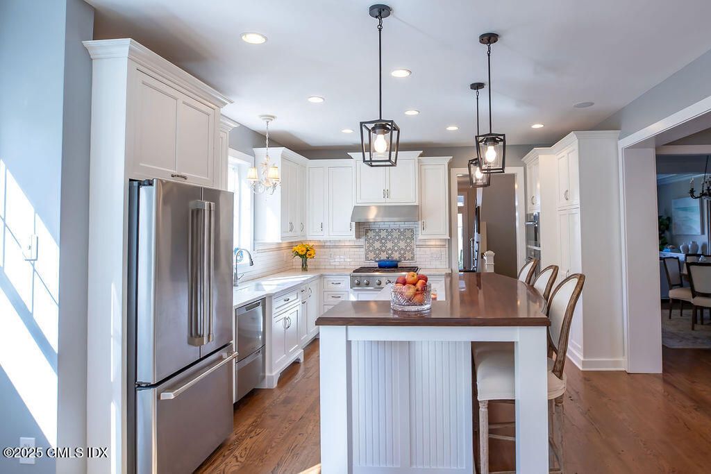 Chandelier, Dining room, Interior, Kitchen, Pendant Lights, Recessed Lighting, Stainless Steel Appliances, Wood Texture Flooring