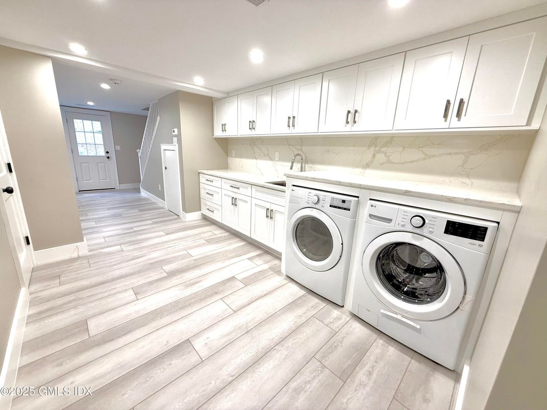 Interior, Marble Walls, Recessed Lighting, Washer, Wood Texture Flooring