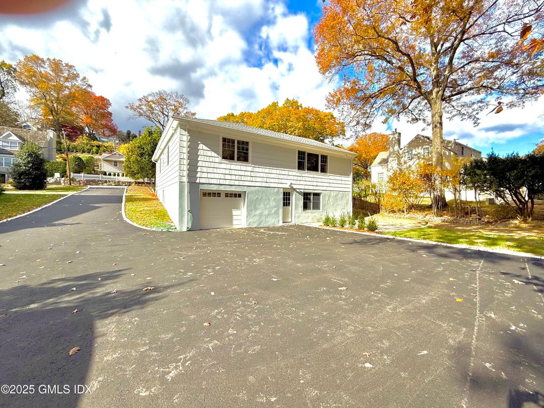 Attached, Exterior, Facade, Raised Ranch