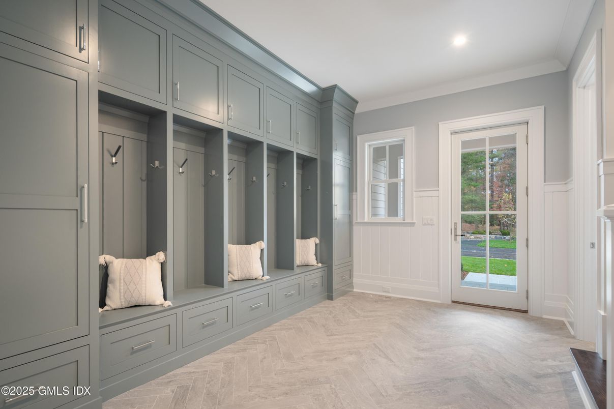 Interior, Recessed Lighting, Walk-in Closets, Wood Texture Flooring