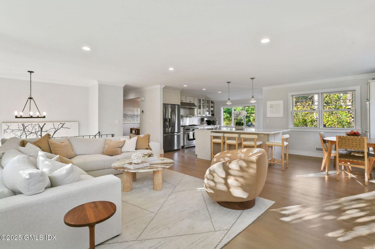 Dining room, Interior, Kitchen, Living room, Pendant Lights, Recessed Lighting, Stainless Steel Appliances, Wood Texture Flooring