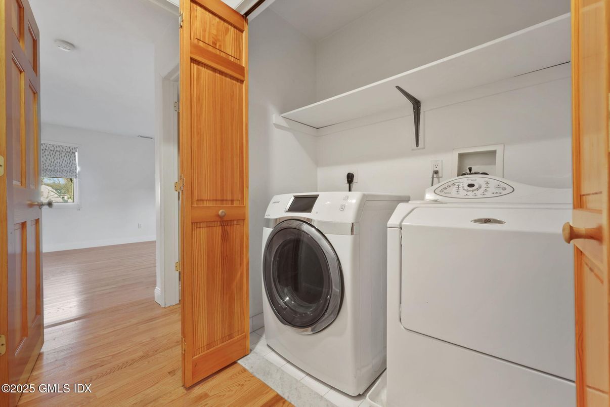 Interior, Utility Closets, Washer, Wood Texture Flooring