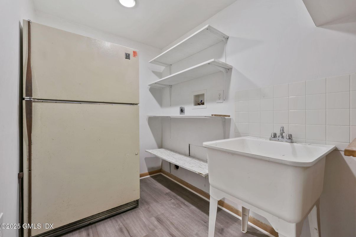 Bathroom, Interior, Recessed Lighting, Wood Texture Flooring