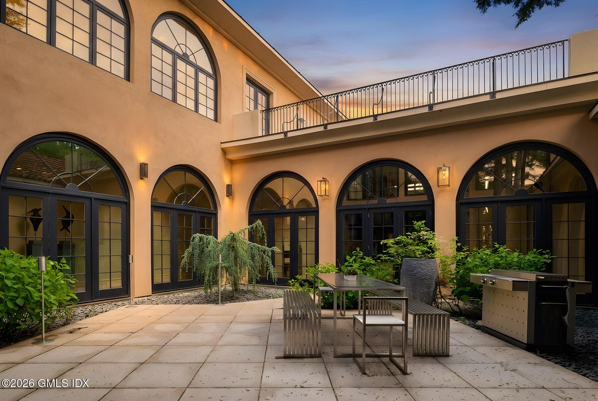 Exterior, Outdoor Kitchen