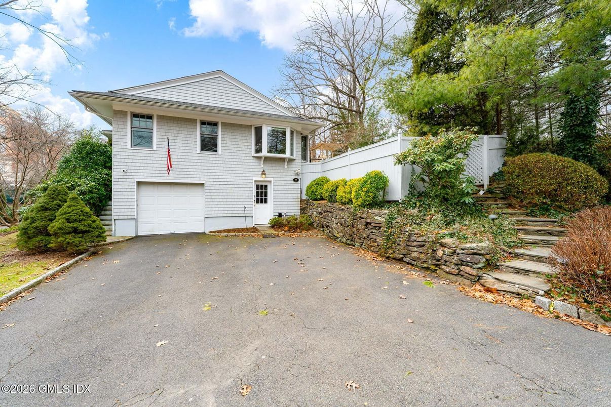 Attached, Exterior, Facade, Raised Ranch