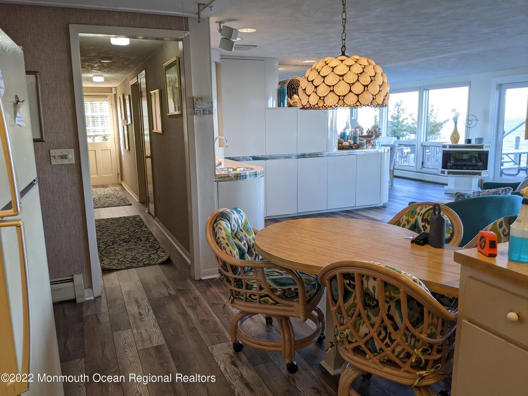 Dining room, Interior, Kitchen, Pendant Lights, Recessed Lighting, Wood Texture Flooring