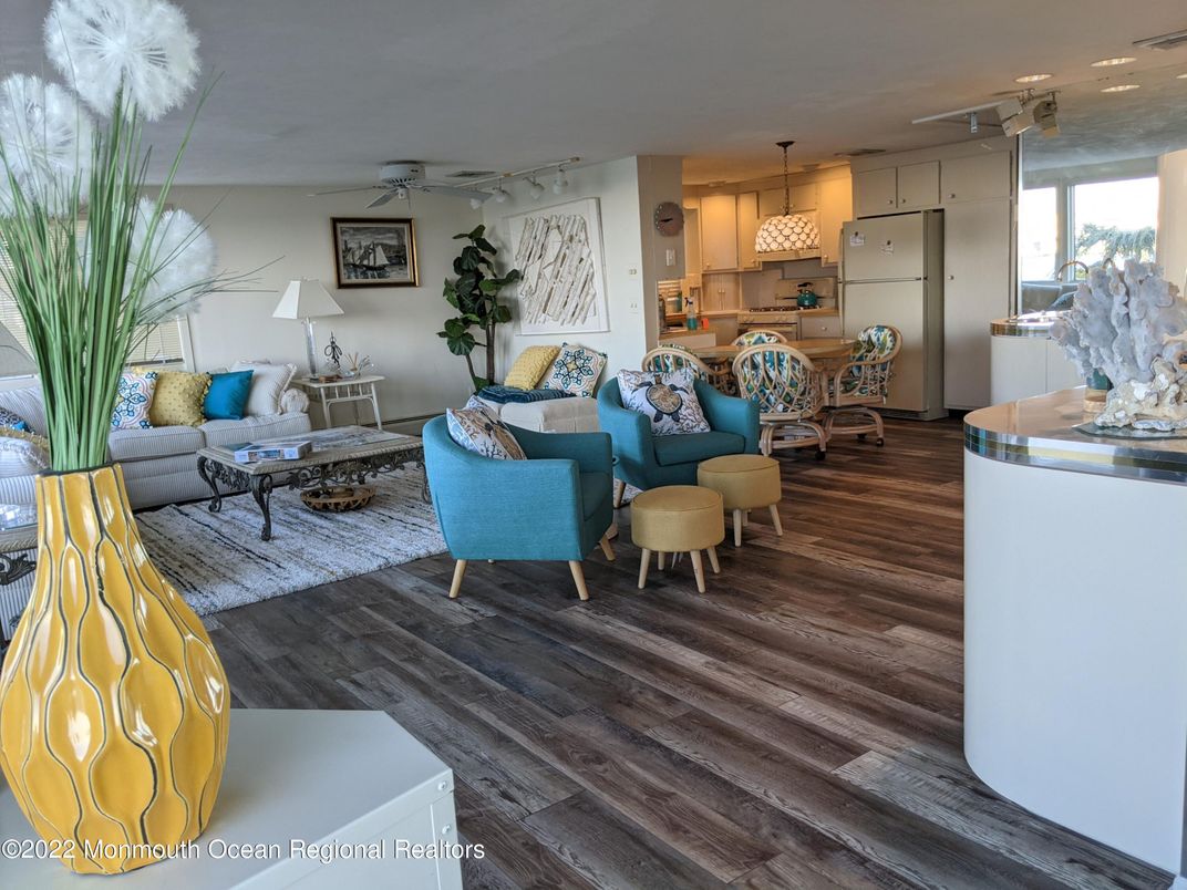 Interior, Kitchen, Living room, Pendant Lights, Wood Texture Flooring