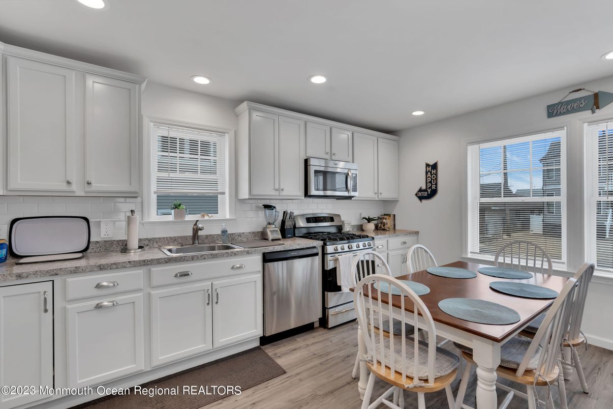 Dining room, Interior, Kitchen, Recessed Lighting, Stainless Steel Appliances, Wood Texture Flooring