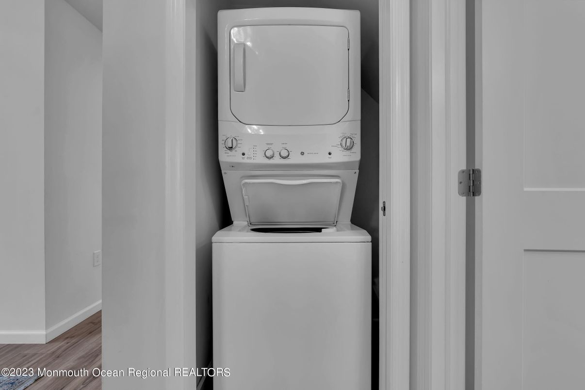 Interior, Utility Closets, Washer, Wood Texture Flooring