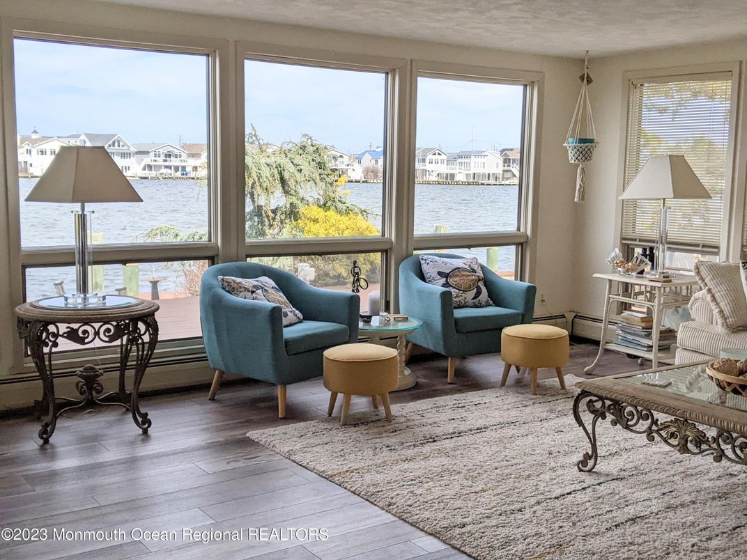Interior, Living room, Pendant Lights, Water, Wood Texture Flooring