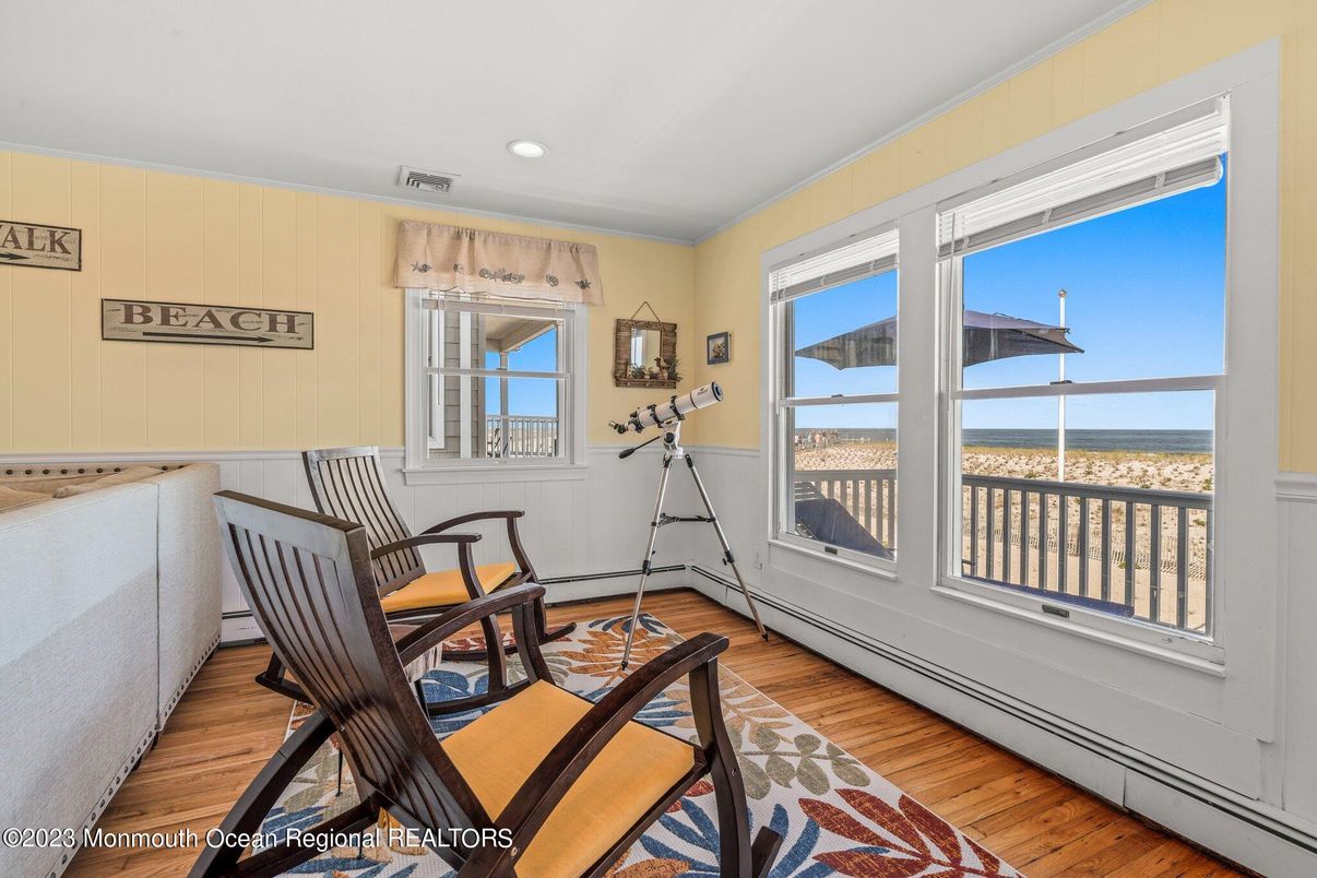 Interior, Recessed Lighting, Water, Wood Texture Flooring