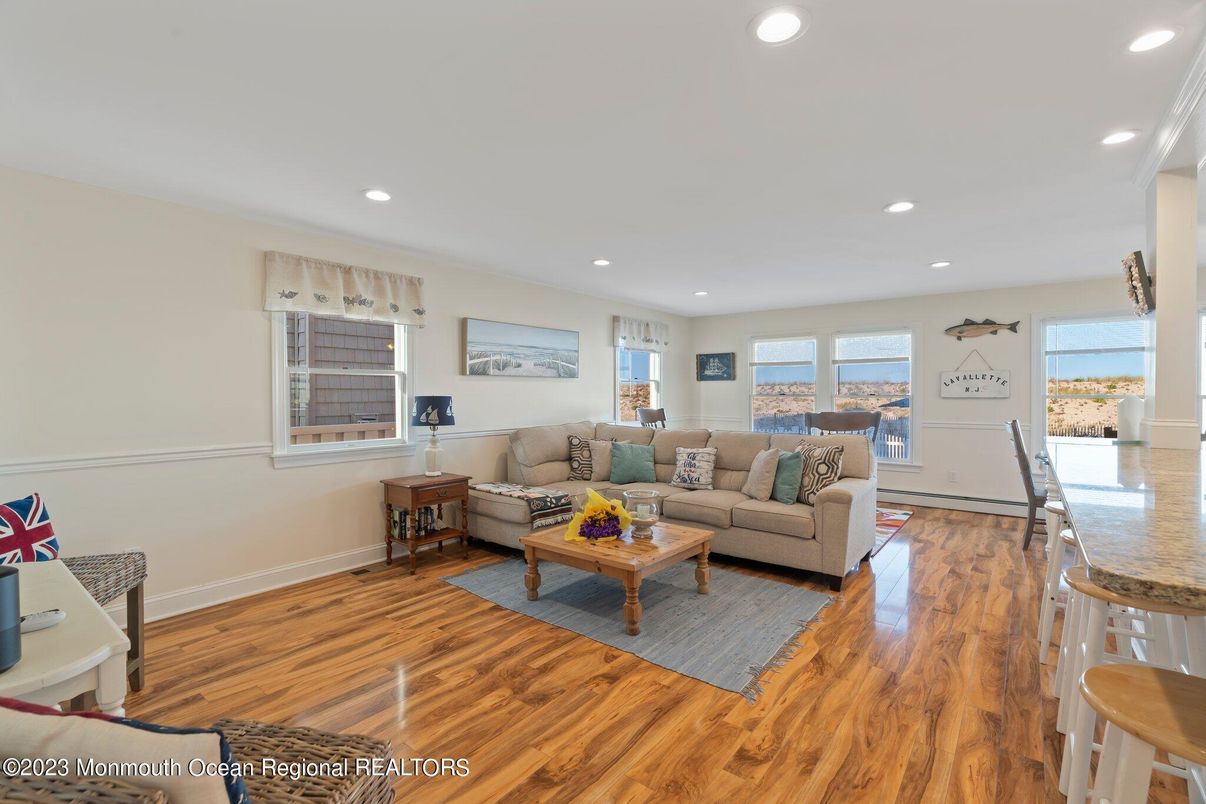 Interior, Living room, Recessed Lighting, Wood Texture Flooring