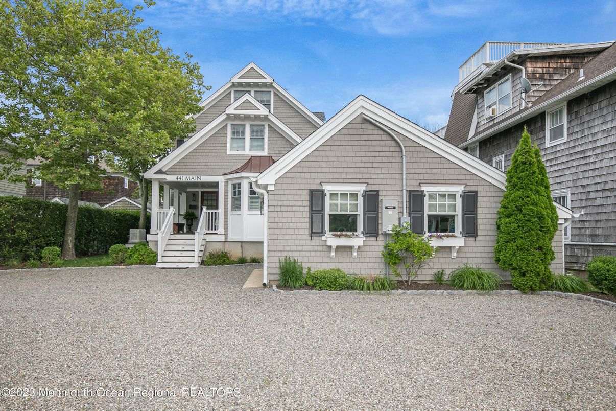 Exterior, Facade, Queen Anne Victorian