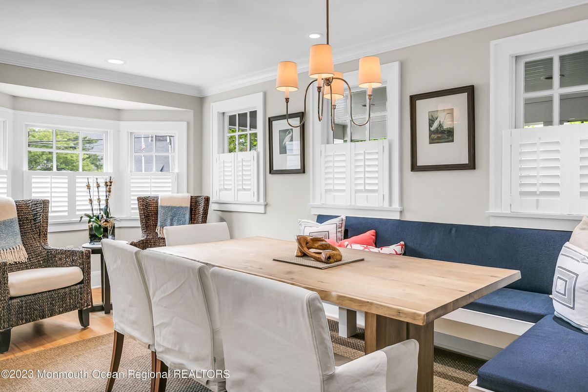 Chandelier, Dining room, Interior, Recessed Lighting, Wood Texture Flooring