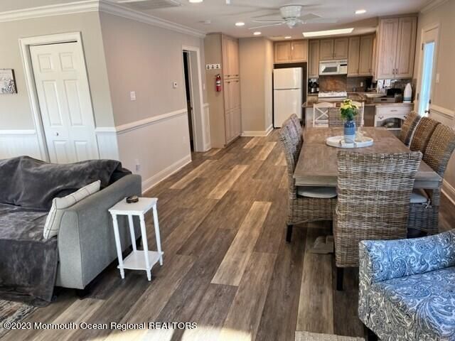 Dining room, Interior, Kitchen, Recessed Lighting, Wood Texture Flooring