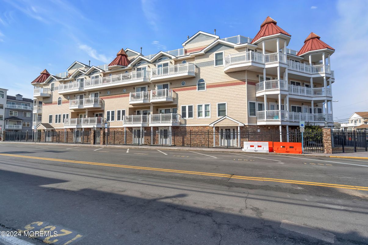 Exterior, Facade, Condo Building