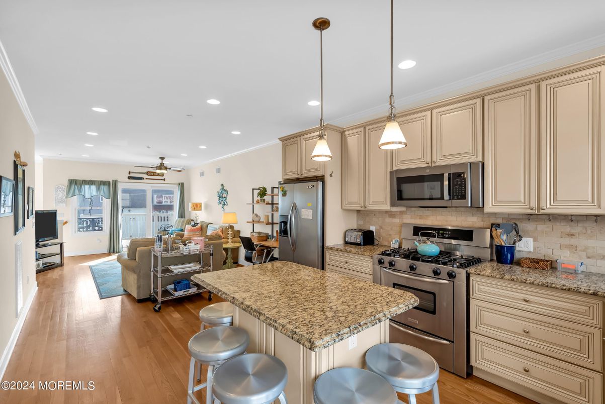 Interior, Kitchen, Living room, Pendant Lights, Recessed Lighting, Wood Texture Flooring