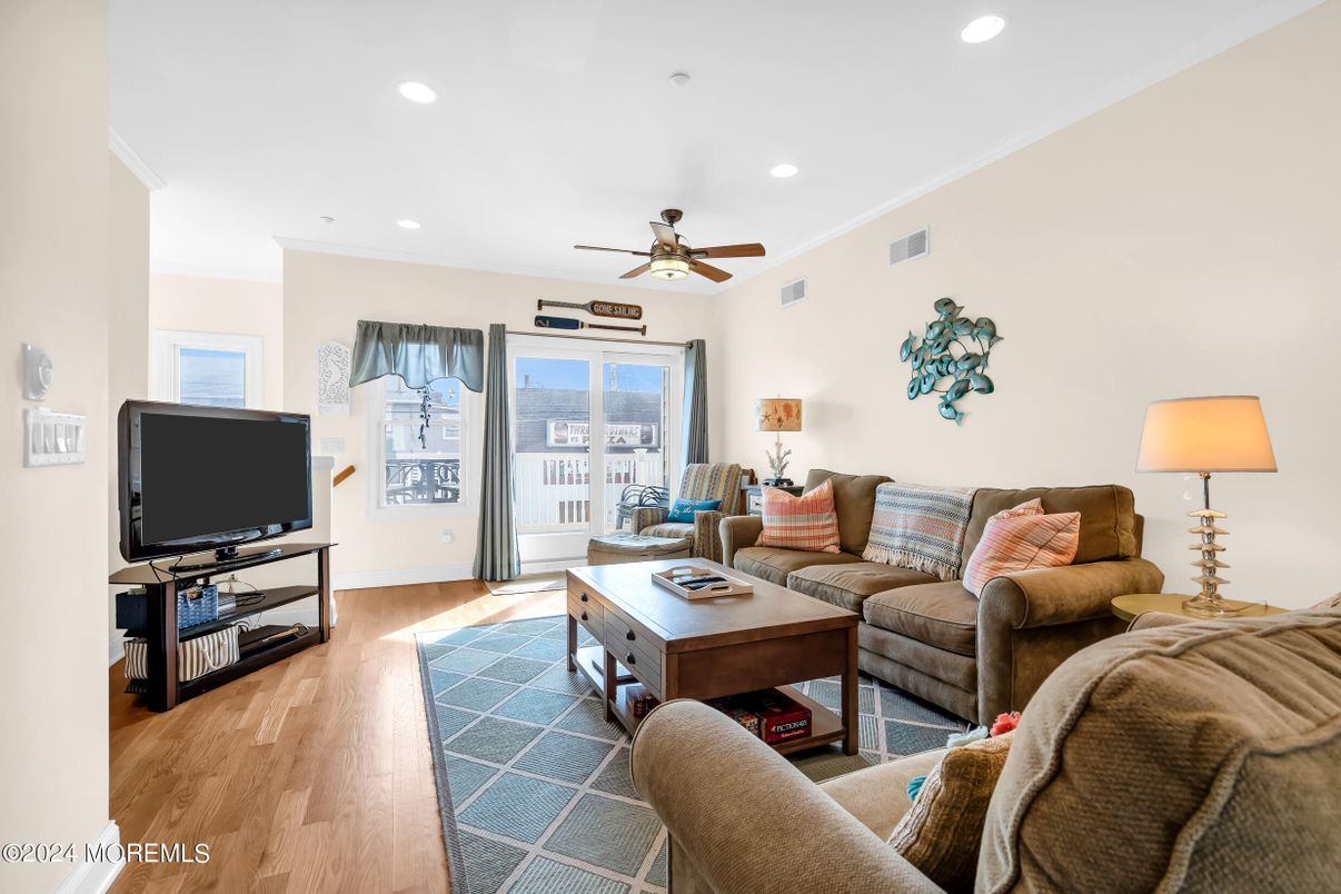 Interior, Living room, Recessed Lighting, Wood Texture Flooring