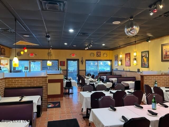 Dining room, Interior, Pendant Lights, Recessed Lighting