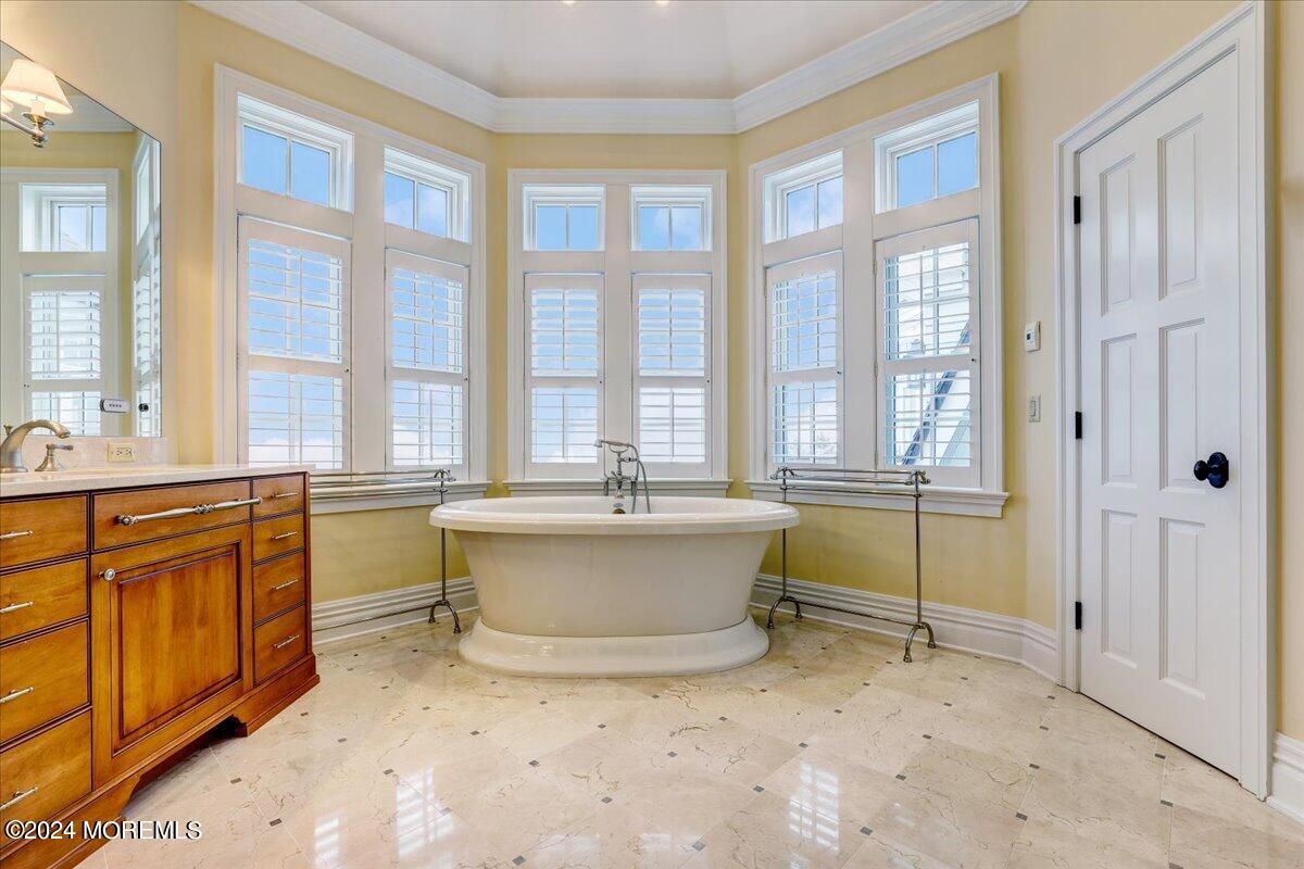 Bathroom, Free Standing Baths, Interior