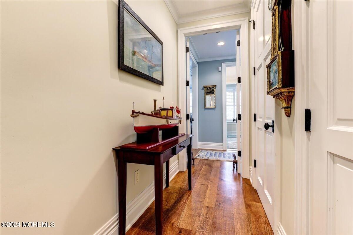 Interior, Piano, Recessed Lighting, Wood Texture Flooring