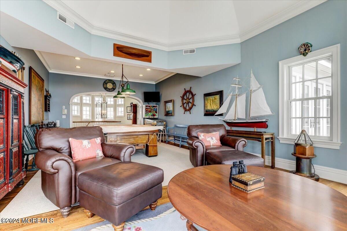 Billiard Table, Game Room, Interior, Living room, Pendant Lights, Recessed Lighting, Wood Texture Flooring