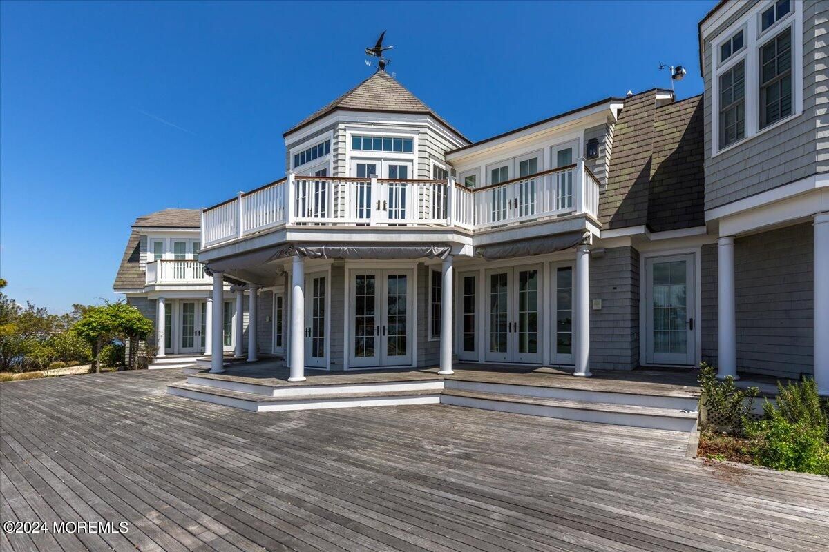 Exterior, Facade, Queen Anne Victorian