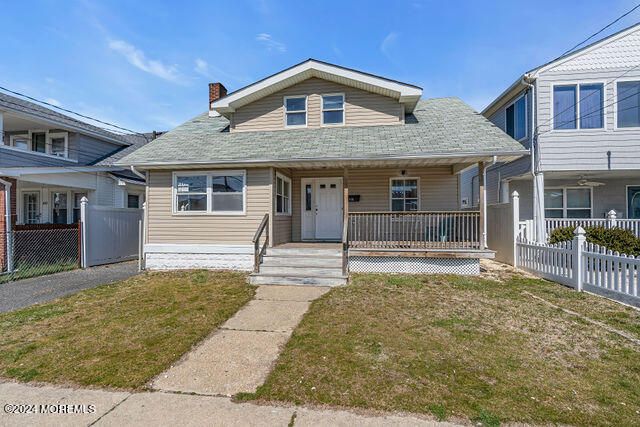 Exterior, Facade, American Craftsman