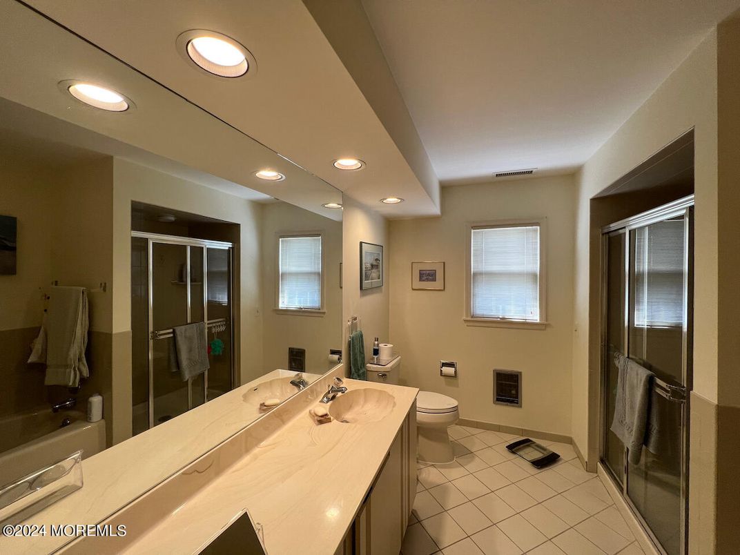 Bathroom, Interior, Recessed Lighting