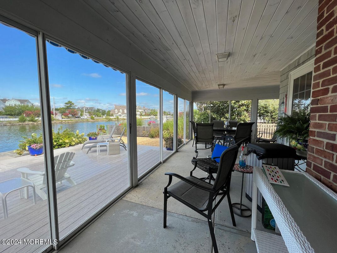 Interior, Sun Room, Water