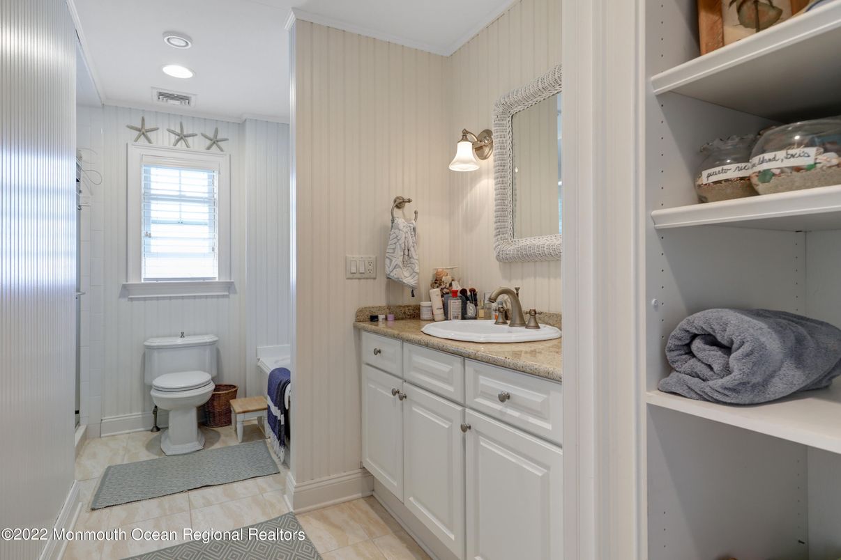Bathroom, Interior, Recessed Lighting