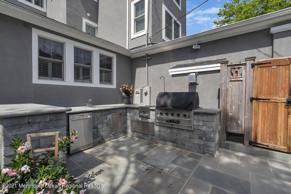 Exterior, Outdoor Kitchen