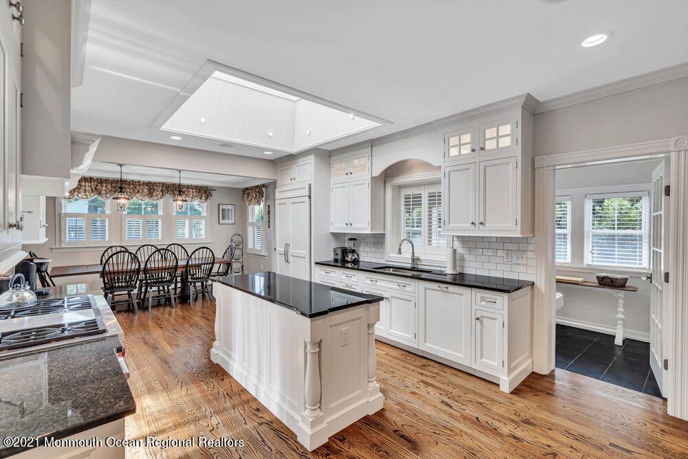 Dining room, Interior, Kitchen, Pendant Lights, Recessed Lighting, Wood Texture Flooring