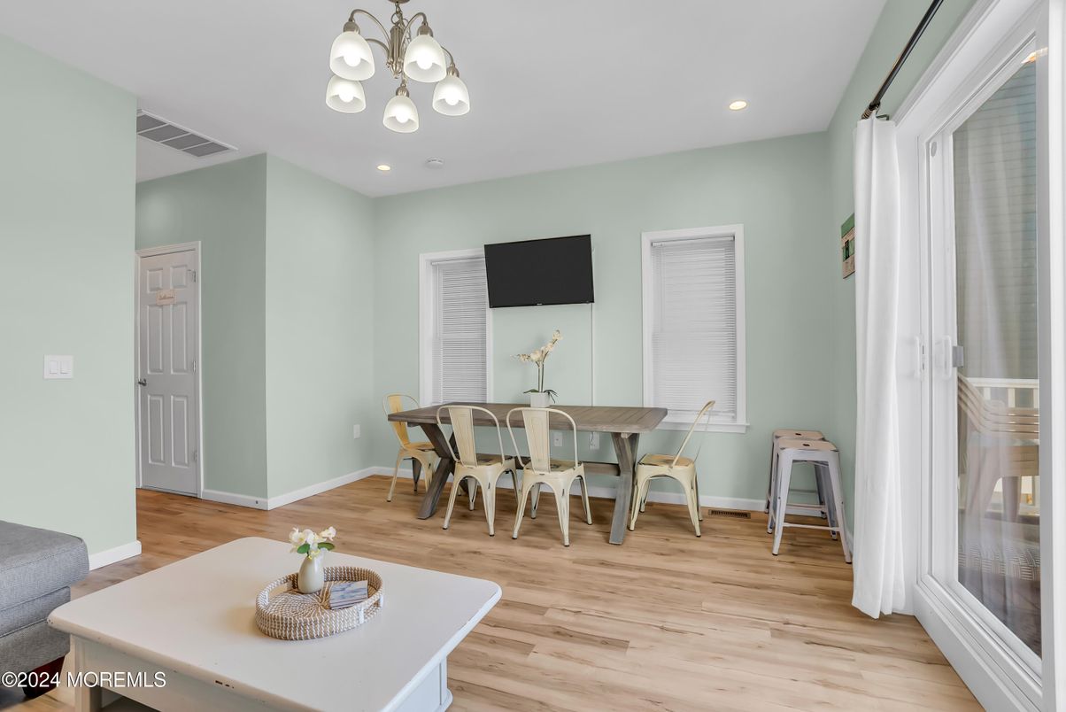 Chandelier, Dining room, Interior, Recessed Lighting, Wood Texture Flooring
