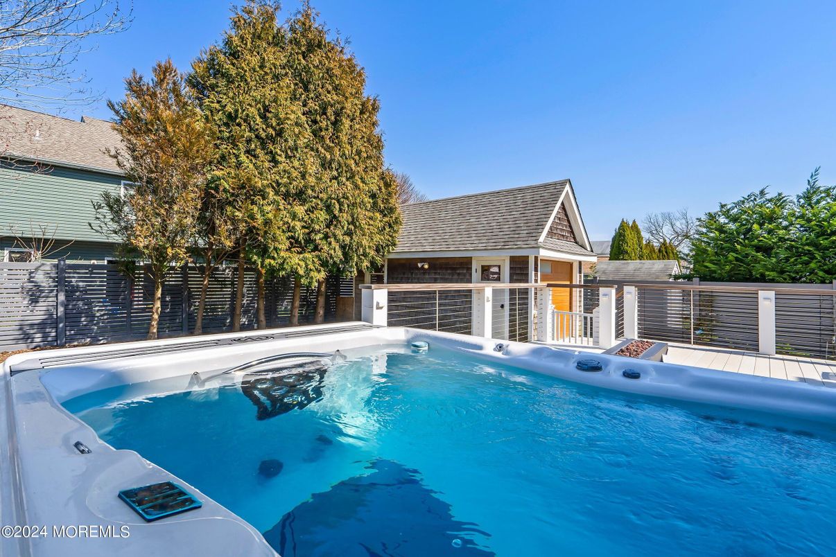 Exterior, Hot Tub, Pool